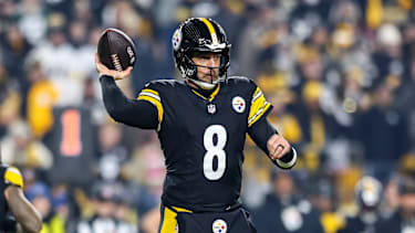 January 12, 2026, Pittsburgh, Pennsylvania, USA: Pittsburgh Steelers quarterback AARON RODGERS (8) throws a pass from the pocket during the NFL, American Football Herren, USA playoff football game between the Pittsburgh Steelers and the Houston Texans at Acrisure Stadium in Pittsburgh, Pennsylvania. Pittsburgh USA - ZUMAg257 20260112_zsp_g257_001 Copyright: xBrentxGudenschwagerx