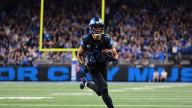 Tampa Bay Buccanners vs Detroit Lions DETROIT,MICHIGAN-OCTOBER 20: Detroit Lions wide receiver Amon-Ra St. Brown 14 during the first half of an NFL, American Football Herren, USA football game between the Tampa Bay Buccanners and the Detroit Lions in Detroit, Michigan USA, on Monday, October 20, 2025 Detroit Michigan United States PUBLICATIONxNOTxINxFRA Copyright: xJorgexLemusx originalFilename:lemus-tampabay251020_npss9.jpg
