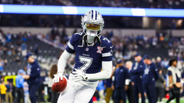 NFL, American Football Herren, USA Los Angeles Chargers at Dallas Cowboys Dec 21, 2025; Arlington, Texas, USA; Dallas Cowboys cornerback Trevon Diggs (7) participates in pregame warmups against the Los Angeles Chargers at AT&T Stadium. Arlington AT&T Stadium Texas USA, EDITORIAL USE ONLY PUBLICATIONxINxGERxSUIxAUTxONLY Copyright: xKevinxJairajx KJ775612