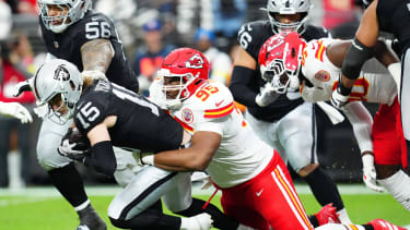 NFL, American Football Herren, USA Kansas City Chiefs at Las Vegas Raiders Jan 4, 2026; Paradise, Nevada, USA; Kansas City Chiefs defensive tackle Chris Jones (95) sacks Las Vegas Raiders quarterback Kenny Pickett (15) during the first quarter at Allegiant Stadium. Paradise Allegiant Stadium Nevada USA, EDITORIAL USE ONLY PUBLICATIONxINxGERxSUIxAUTxONLY Copyright: xStephenxR.xSylvaniex 20260104_srs_lvrkcc_025
