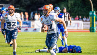 Broghean McGovern (ifm Razorbacks Ravensburg, 17 QB) ifm Razorbacks Ravensburg vs. Allgäu Comets, American Football, German Football League, Week 13, 2025, 09.08.2025, Weingarten TeleData Stadion am Lindenhof Germany Copyright: xFootxBowl SebastianxJustx
