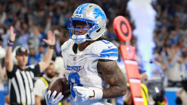 Dallas Cowboys vs Detroit Lions DETROIT,MICHIGAN-DECEMBER 4: Detroit Lions running back Jahmyr Gibbs 0 runs the ball for a touchdown during the second half of an NFL, American Football Herren, USA football game between the Dallas Cowboys and the Detroit Lions in Detroit, Michigan USA, on Thursday, December 4, 2025 Detroit Michigan United States PUBLICATIONxNOTxINxFRA Copyright: xJorgexLemusx originalFilename:lemus-dallasco251204_npZso.jpg