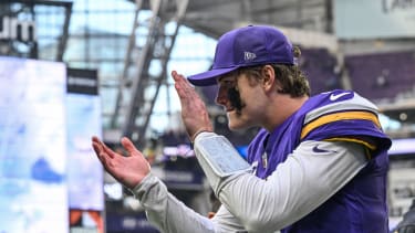NFL, American Football Herren, USA Washington Commanders at Minnesota Vikings Dec 7, 2025; Minneapolis, Minnesota, USA; Minnesota Vikings quarterback J.J. McCarthy (9) reacts during the fourth quarter at U.S. Bank Stadium. Minneapolis U.S. Bank Stadium Minnesota USA, EDITORIAL USE ONLY PUBLICATIONxINxGERxSUIxAUTxONLY Copyright: xJeffreyxBeckerx 20251207_mcd_bc9_117