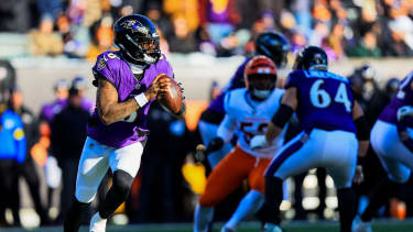 NFL, American Football Herren, USA Baltimore Ravens at Cincinnati Bengals Dec 14, 2025; Cincinnati, Ohio, USA; Baltimore Ravens quarterback Lamar Jackson (8) runs with the ball against the Cincinnati Bengals in the first half at Paycor Stadium. Cincinnati Paycor Stadium Ohio USA, EDITORIAL USE ONLY PUBLICATIONxINxGERxSUIxAUTxONLY Copyright: xKatiexStratmanx 20251214_krs_gt1_016