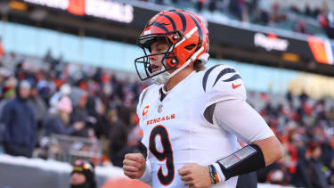CINCINNATI, OH - DECEMBER 14: Cincinnati Bengals quarterback Joe Burrow (9) runs off the field at halftime during the game against the Baltimore Ravens and the Cincinnati Bengals on December 14, 2025, at Paycor Stadium in Cincinnati, OH. (Photo by Ian Johnson Icon Sportswire) NFL, American Football Herren, USA DEC 14 Ravens at Bengals EDITORIAL USE ONLY Icon251214036