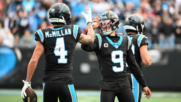 NFL, American Football Herren, USA Tampa Bay Buccaneers at Carolina Panthers Dec 21, 2025; Charlotte, North Carolina, USA; Carolina Panthers quarterback Bryce Young (9) celebrates with wide receiver Tetairoa McMillan (4) after a play during the first half against the Tampa Bay Buccaneers at Bank of America Stadium. Charlotte Bank of America Stadium North Carolina USA, EDITORIAL USE ONLY PUBLICATIONxINxGERxSUIxAUTxONLY Copyright: xBobxDonnanx 20251221_jhp_sd2_0306
