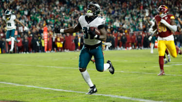 NFL, American Football Herren, USA Philadelphia Eagles at Washington Commanders Dec 20, 2025; Landover, Maryland, USA; Philadelphia Eagles running back Tank Bigsby (37) runs for a touchdown against the Washington Commanders in the second half at Northwest Stadium. Landover Northwest Stadium Maryland USA, EDITORIAL USE ONLY PUBLICATIONxINxGERxSUIxAUTxONLY Copyright: xGeoffxBurkex 20251220_lbm_sb4_095