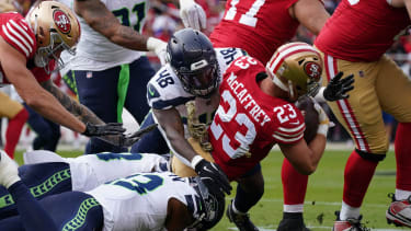 NFL, American Football Herren, USA Seattle Seahawks at San Francisco 49ers Nov 17, 2024; Santa Clara, California, USA; San Francisco 49ers running back Christian McCaffrey (23) is tackled by Seattle Seahawks linebacker Tyrice Knight (48) in the first quarter at Levi s Stadium. Santa Clara Levi s Stadium California USA, EDITORIAL USE ONLY PUBLICATIONxINxGERxSUIxAUTxONLY Copyright: xDavidxGonzalesx 20241117_pjc_qb5_049