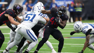 NFL, American Football Herren, USA Indianapolis Colts at Houston Texans Jan 4, 2026; Houston, Texas, USA; Houston Texans running back British Brooks (44) ccarries the ball as Indianapolis Colts defensive end Kwity Paye (51) defends during the second half at NRG Stadium. Houston NRG Stadium Texas USA, EDITORIAL USE ONLY PUBLICATIONxINxGERxSUIxAUTxONLY Copyright: xThomasxSheax 20260104_rtc_sy9_0282