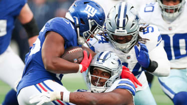 NFL, American Football Herren, USA Dallas Cowboys at New York Giants Jan 4, 2026; East Rutherford, New Jersey, USA; New York Giants running back Devin Singletary (26) rushes and is tackled by Dallas Cowboys linebacker Shemar James (50) and Dallas Cowboys defensive end Sam Williams (54) during the fourth quarter at MetLife Stadium. East Rutherford MetLife Stadium New Jersey USA, EDITORIAL USE ONLY PUBLICATIONxINxGERxSUIxAUTxONLY Copyright: xVincentxCarchiettax 20260104_bgd_cb6_084