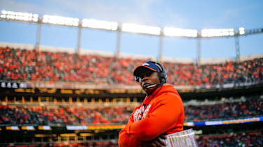NFL, American Football Herren, USA Los Angeles Chargers at Denver Broncos, Dec 30, 2018; Denver, CO, USA; Denver Broncos head coach Vance Joseph in the third quarter against the Los Angeles Chargers at Broncos Stadium at Mile High. Mandatory Credit: Isaiah J. Downing-USA TODAY Sports, 30.12.2018 16:24:04, 11920746, NPStrans, NFL, Mile High, Denver Broncos, Vance Joseph, Broncos Stadium, Los Angeles Chargers PUBLICATIONxINxGERxSUIxAUTxONLY Copyright: xIsaiahxJ.xDowningx 11920746