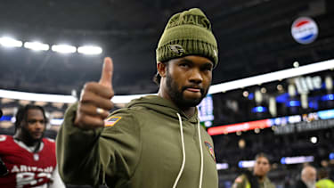 NFL, American Football Herren, USA Arizona Cardinals at Dallas Cowboys Nov 3, 2025; Arlington, Texas, USA; Arizona Cardinals quarterback Kyler Murray (1) leaves the field after defeating the Dallas Cowboys at AT&T Stadium. Arlington AT&T Stadium Texas USA, EDITORIAL USE ONLY PUBLICATIONxINxGERxSUIxAUTxONLY Copyright: xJeromexMironx 20251103_lbm_an4_192