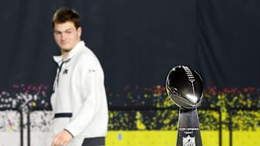 New England Patriots quarterback Drake Maye walks past the Vince Lombardi Trophy at the Super Bowl LX Opening Night media event leading up to Super Bowl LX in San Jose, California on Monday, February 2, 2026. The New England Patriots will play the Seattle Seahawks in Super Bowl LX at Levi s Stadium in Santa Clara on Sunday, February 8, 2026. PUBLICATIONxNOTxINxUSA SBP20260202109 JOHNxANGELILLO