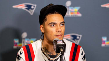 SANTA CLARA, CA - FEBRUARY 05: CB Christian Gonzalez (0) of the New England Patriots answers questions during the Thursday press conference, PK, Pressekonferenz on Thursday, February 5th at the Santa Clara Marriott in Santa Clara, CA. (Photo by Bob Kupbens Icon Sportswire) NFL, American Football Herren, USA FEB 05 Super Bowl LX New England Patriots EDITORIAL USE ONLY Icon260205035