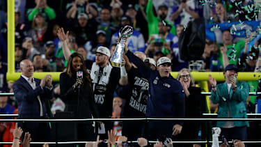 Mike Macdonald feiert den Super-Bowl-Titel