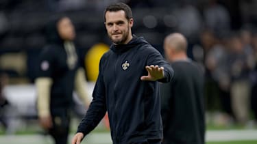 NFL, American Football Herren, USA Las Vegas Raiders at New Orleans Saints Dec 29, 2024; New Orleans, Louisiana, USA; New Orleans Saints quarterback Derek Carr (4) walks the field before a game against the Las Vegas Raiders at Caesars Superdome. New Orleans Caesars Superdome Louisiana USA, EDITORIAL USE ONLY PUBLICATIONxINxGERxSUIxAUTxONLY Copyright: xMatthewxHintonx 20241229_tcs_ft8_037