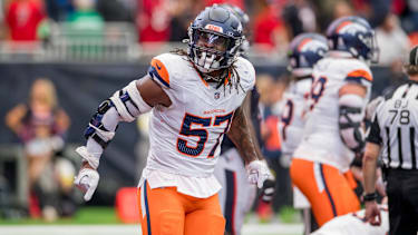 Denver Broncos linebacker Dre Greenlaw (57) feierte eine guet Aktion im Spiel zwischen den Denver Broncos und den Houston Texans in Houston,