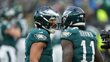 Jalen Hurts und A.J Brown in einem NFL-Spiel für die Philadelphia Eagles