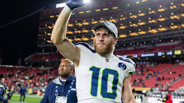 SANTA CLARA, CA - JANUARY 03: Cooper Kupp 10 of the Seattle Seahawks celebrates winning the NFC West after an NFL, American Football Herren, USA game against the San Francisco 49ers on January 3, 2026 at Levi s Stadium in Santa Clara, CA. (Photo by Matthew Huang Icon Sportswire) NFL: JAN 03 Seahawks at 49ers EDITORIAL USE ONLY Icon260103023