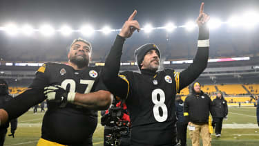 NFL, American Football Herren, USA Baltimore Ravens at Pittsburgh Steelers Jan 4, 2026; Pittsburgh, Pennsylvania, USA; Pittsburgh Steelers quarterback Aaron Rodgers (8) and defensive tackle Cameron Heyward (97) celebrate after defeating the Baltimore Ravens at Acrisure Stadium. Pittsburgh Acrisure Stadium Pennsylvania USA, EDITORIAL USE ONLY PUBLICATIONxINxGERxSUIxAUTxONLY Copyright: xBarryxReegerx 20260104_mcd_ii9_97