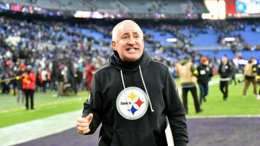 BALTIMORE, MD - DECEMBER 07: Steelers special teams coach Danny Smith celebrates while walking off the field after the Pittsburgh Steelers versus Baltimore Ravens NFL, American Football Herren, USA game at M&T Bank Stadium on December 7, 2025 in Baltimore, MD. (Photo by Randy Litzinger Icon Sportswire) NFL: DEC 07 Steelers at Ravens EDITORIAL USE ONLY Icon03