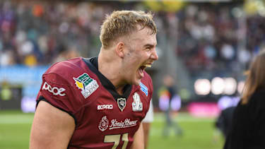 Leander Wiegand ELF Championship Game Rhein Fire gegen Stuttgart Surge Spielfotos 24.09.2023 Leander Wiegand (Rhein Fire), ELF, Championship Game 2023, Rhein Fire gegen Stuttgart Surge am 24. September 2023 in der Schauinsland Reisen Arena, Duisburg. Endstand: 53:34 vor 31.500 Zuschauer. *** Leander Wiegand ELF Championship Game Rhein Fire vs Stuttgart Surge match photos 24 09 2023 Leander Wiegand Rhein Fire , ELF, Championship Game 2023, Rhein Fire vs Stuttgart Surge on 24 September 2023 at Schauinsland Reisen Arena, Duisburg final score 53 34 in front of 31 500 spectators