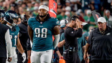 September 4, 2025, Philadelphia, Pa, USA: Philadelphia Eagles defensive tackle Jalen Carter (98) reacts after being ejected during the NFL, American Football Herren, USA football matchup between the Dallas Cowboys and the Philadelphia Eagles at Lincoln Financial Field in Philadelphia, Pennsylvania on September 4, 2025. Cal Media Philadelphia USA - ZUMAcs17 20250904_faf_cs17_008 Copyright: xScottxSeriox