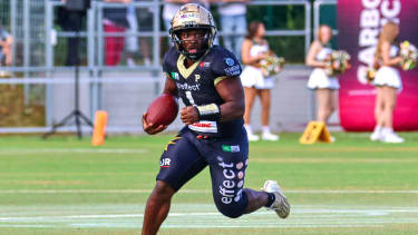Joshua Breece (Paderborn Dolphins, 01) runs the ball Kiel Baltic Hurricanes vs Paderborn Dolphins, erima GFL Week 18, 06.09.2025 Kiel Kilia-Platz, Hasseldieksdammer Schleswig-Holstein Germany Copyright: xSaschaxSonnenbergx