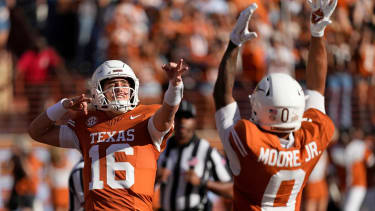 Texas Longhorns quarterback Arch Manning (16)