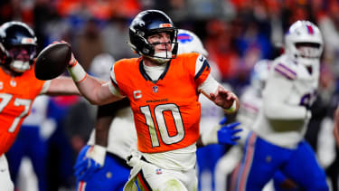 NFL, American Football Herren, USA AFC Divisional Round-Buffalo Bills at Denver Broncos Jan 17, 2026; Denver, CO, USA; Denver Broncos quarterback Bo Nix (10) throws during the fourth quarter of an AFC Divisional Round playoff game against the Buffalo Bills at Empower Field at Mile High. Denver Empower Field at Mile High CO USA, EDITORIAL USE ONLY PUBLICATIONxINxGERxSUIxAUTxONLY Copyright: xRonxChenoyx 20260117_jhp_ac4_0180