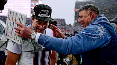 DENVER, CO - JANUARY 25: New England Patriots quarterback Drake Maye (10) and head coach Mike Vrabel celebrate after a win against the Denver Broncos in the AFC Championship Game at Empower Field at Mile High on January 25, 2026 in Denver, Colorado. (Photo by Dustin Bradford Icon Sportswire) NFL, American Football Herren, USA JAN 25 AFC Championship Game Patriots at Broncos EDITORIAL USE ONLY Icon132260125050