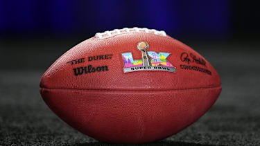 NFL, American Football Herren, USA Super Bowl LIX-Host Committee Handoff press conference, PK, Pressekonferenz Feb 10, 2025; New Orleans, LA, USA; A Wilson official NFL Duke football with the Super Bowl LX (60) logo at the Super Bowl LIX host committee handoff press conference. New Orleans Ernest N. Morial Convention Center LA USA, EDITORIAL USE ONLY PUBLICATIONxINxGERxSUIxAUTxONLY Copyright: xKirbyxLeex 20250210_gma_al2_0130
