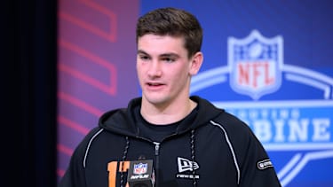 INDIANAPOLIS, IN - FEBRUARY 27: Alabama quarterback Ty Simpson answers questions from the media during the NFL, American Football Herren, USA Scouting Combine on February 27, 2026 at the Indiana Convention Center in Indianapolis, IN. (Photo by Zach Bolinger Icon Sportswire) NFL: FEB 27 Scouting Combine EDITORIAL USE ONLY Icon2602270777