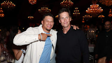 Patrick Mahomes (li.) und Tom Brady
