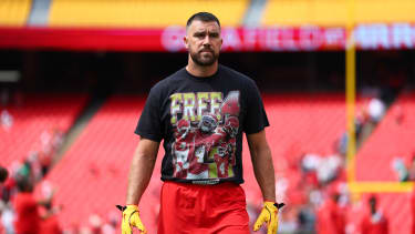KANSAS CITY, MISSOURI - SEPTEMBER 14: Travis Kelce #87 of the Kansas City Chiefs warms up prior to the game against the Philadelphia Eagles at Arrowhead Stadium on September 14, 2025 in Kansas City, Missouri. (Photo by Kevin Sabitus/Getty Images)